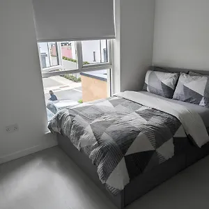 New House, Private In A Peaceful Neighborhood Habitación en casa particular
